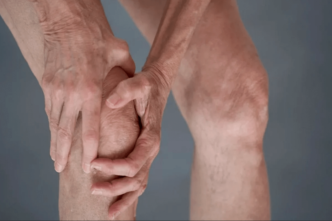 Les douleurs articulaires peuvent être la cause de l'arthrose ou de l'arthrite